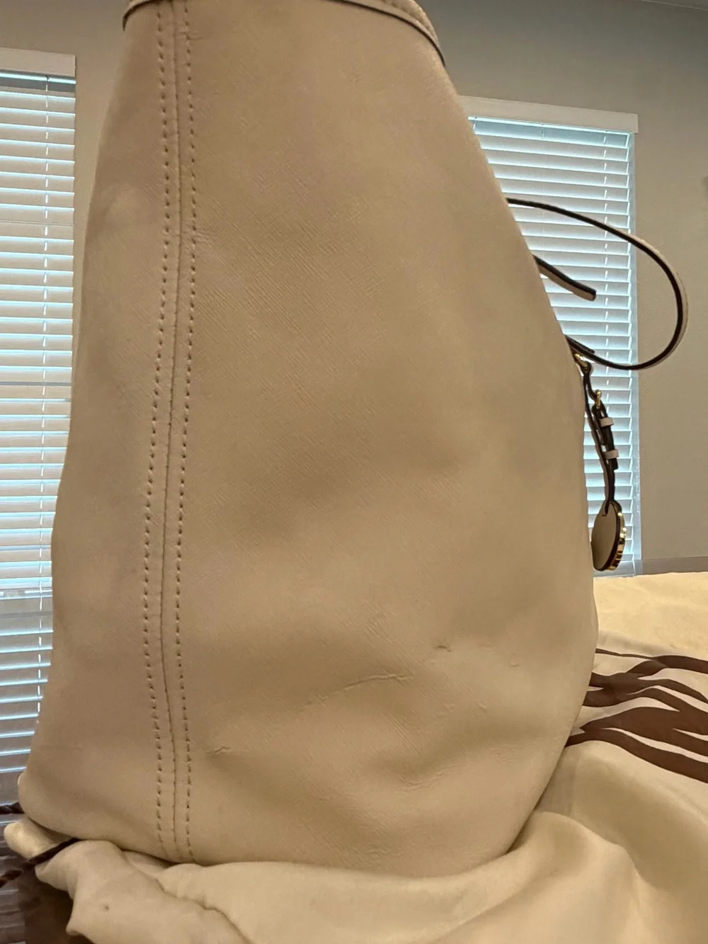 Michael Kors Jet Set Large Ivory Saffiano Leather Tote Bag Gold Tone Dust Bag